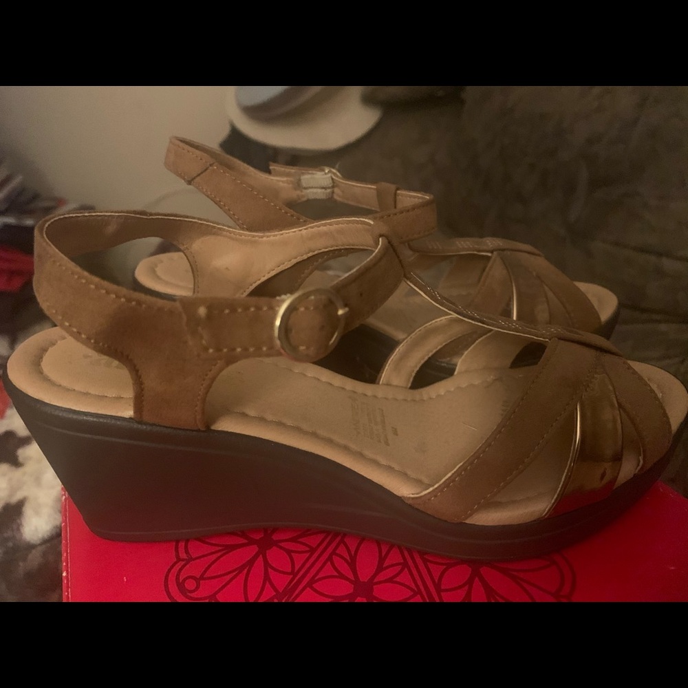 Wedge sandals - Picture 2 of 3